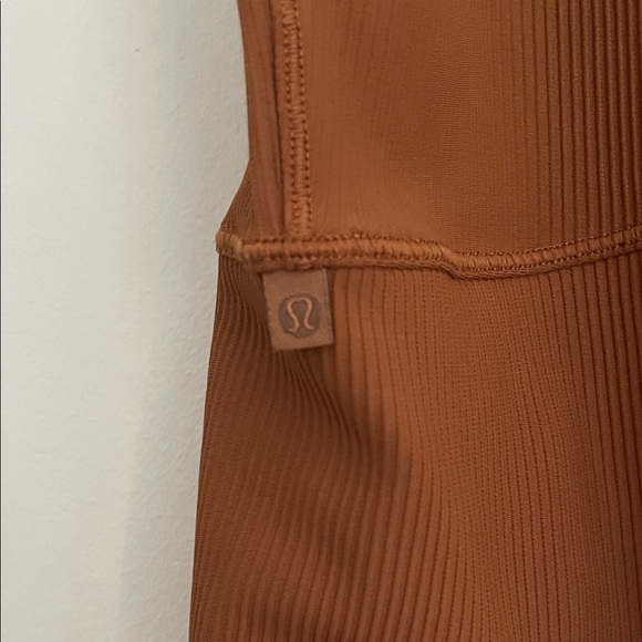 Lululemon Ribbed V-Neck Crop Top - Picture 3 of 3